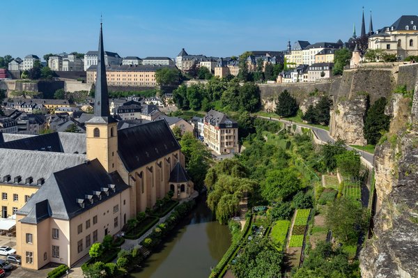 Comment les villes intelligentes utilisent-elles les capteurs IoT pour améliorer la gestion des déchets ?
